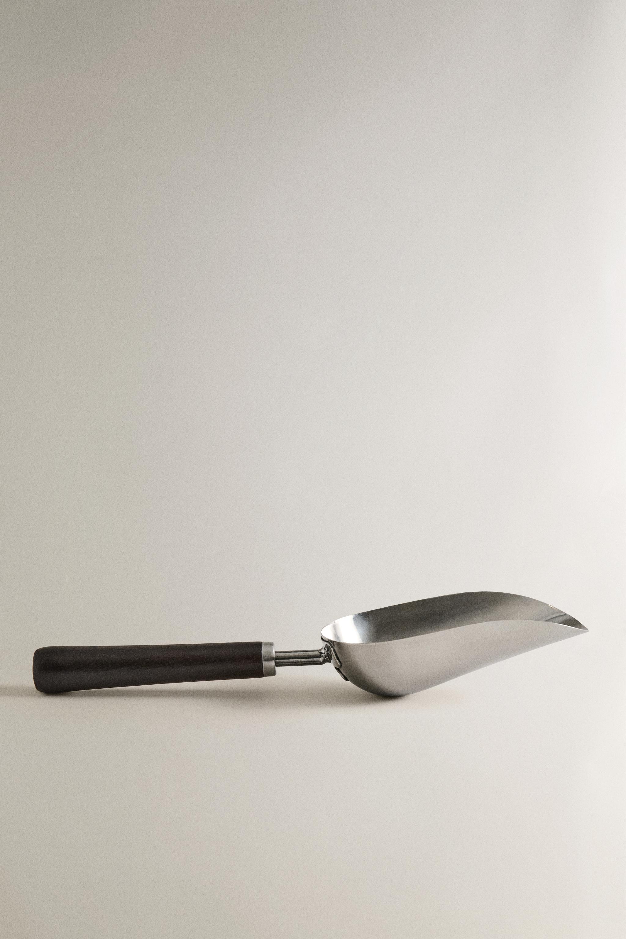 GARDEN LADLE